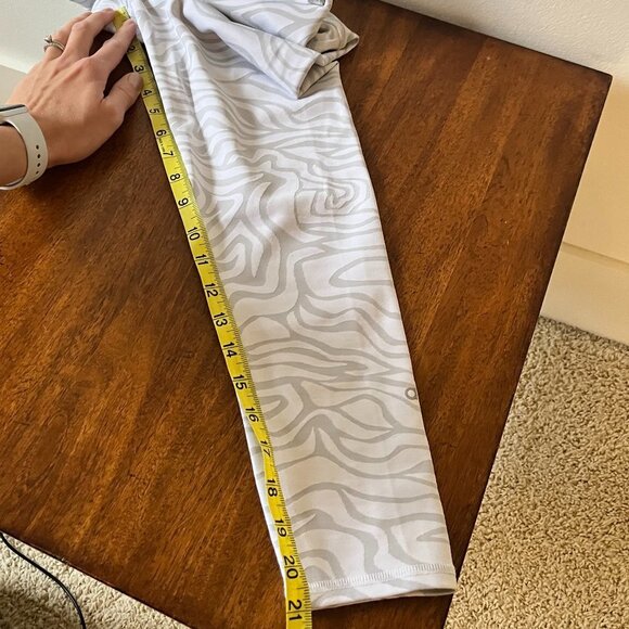 Alo Grey and White Leggings - Picture 8 of 11